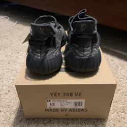 AH Adidas Yeezy 350 V2 Dark Salt review Shuanna S. 02