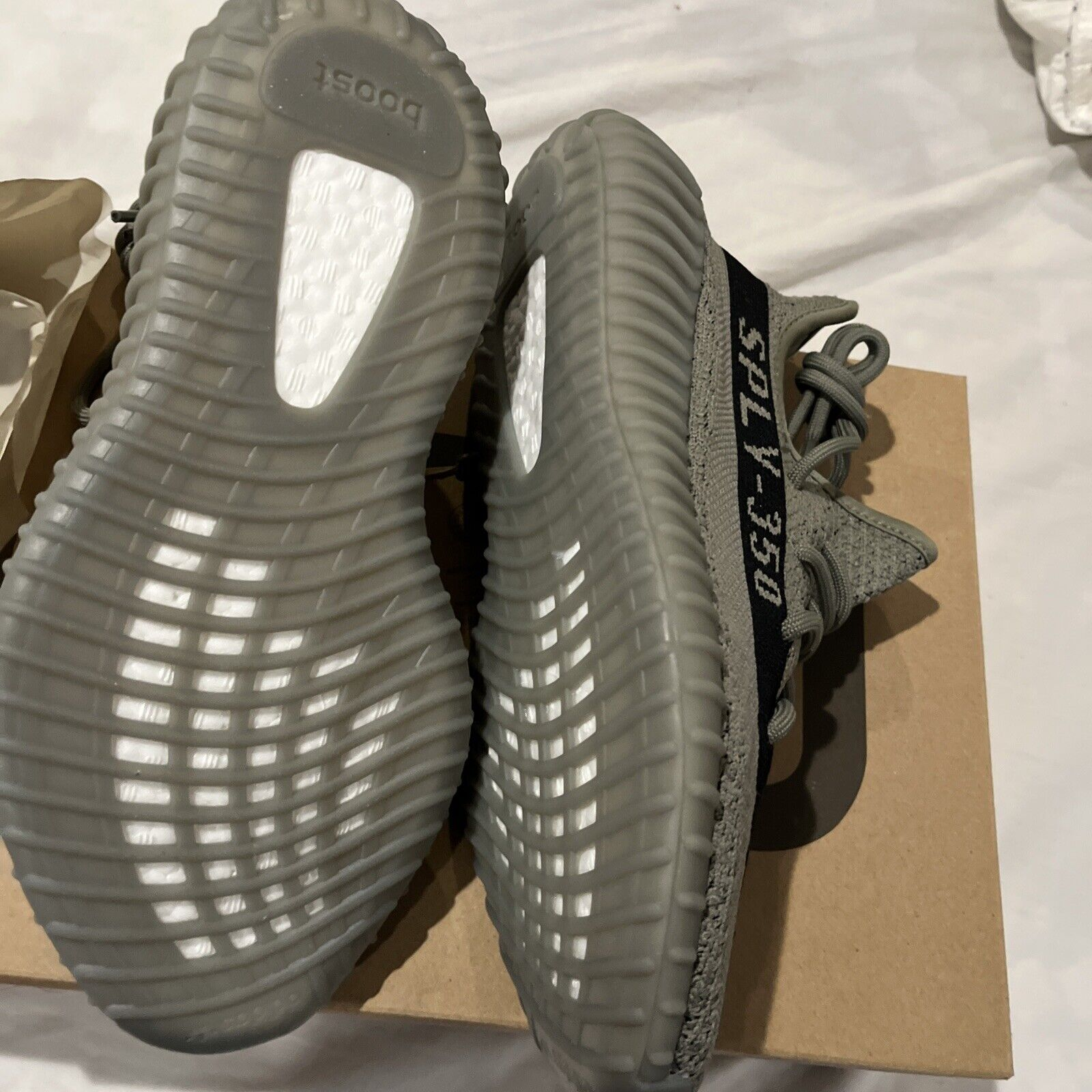 AH Adidas Yeezy Boost 350 V2 Granite review Kindle 02