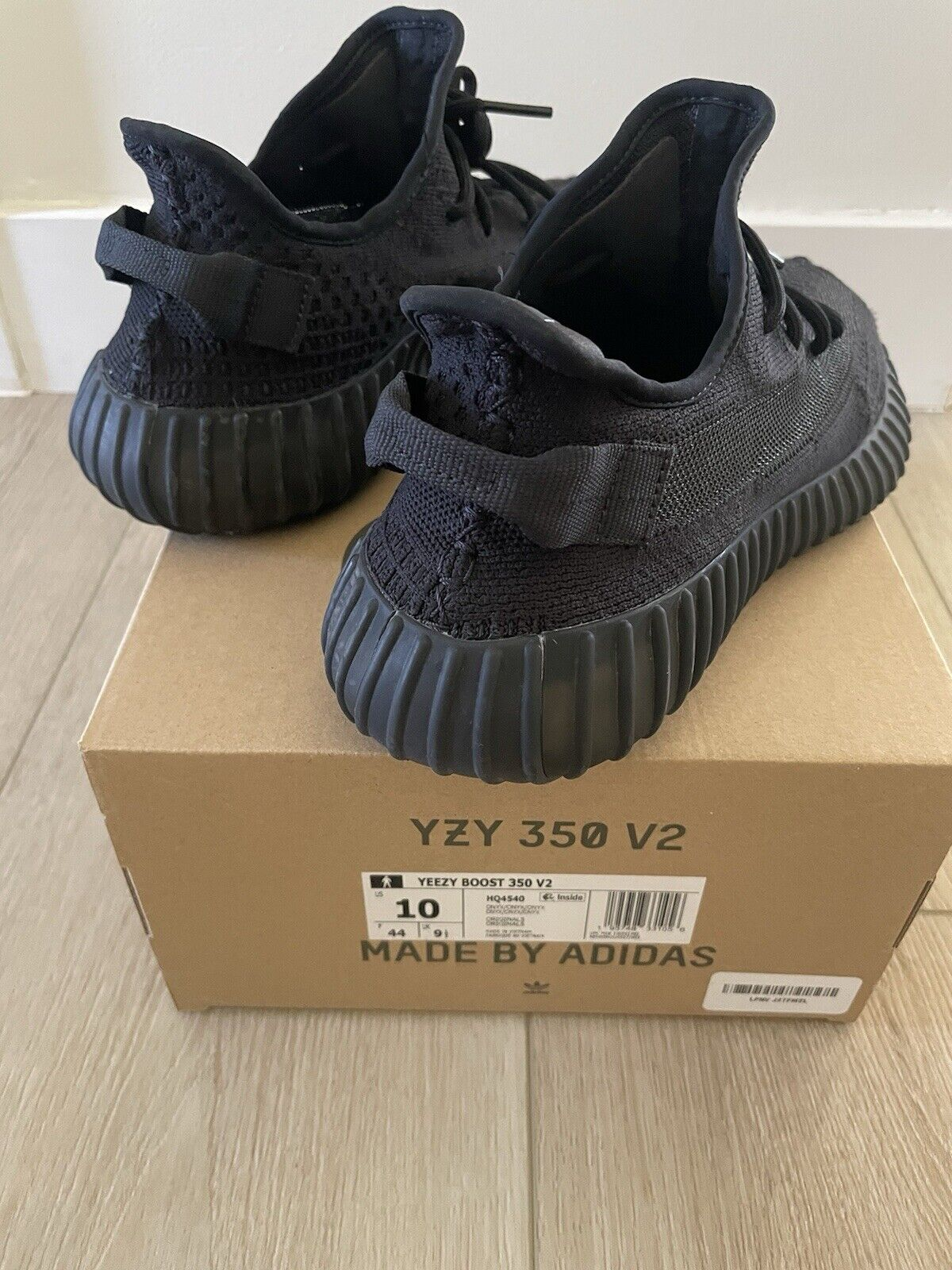 AH Adidas Yeezy Boost 350 V2 'Onyx' review Luis lopez 02