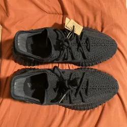 AH Adidas Yeezy Boost 350 V2 'Onyx' review Yaya 01
