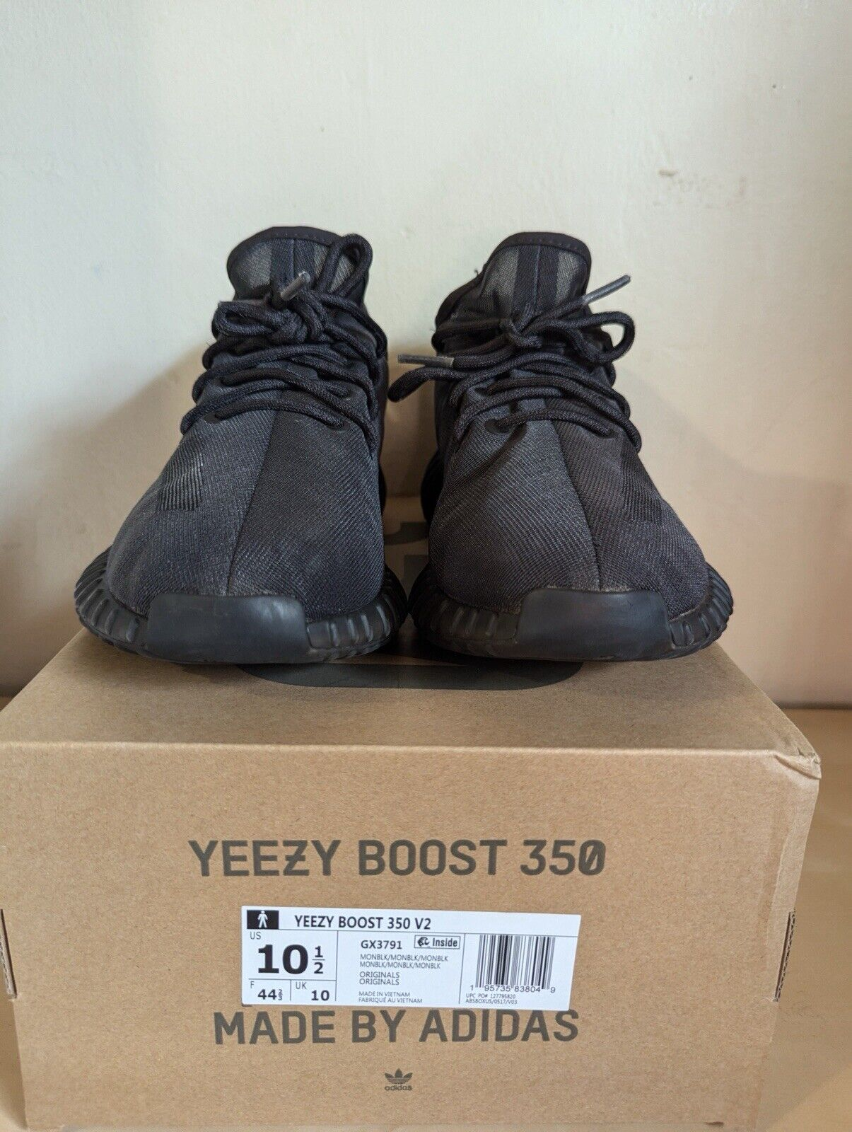 AH Adidas Yeezy Boost 350 V2 Mono Cinder review Charles Graham 01