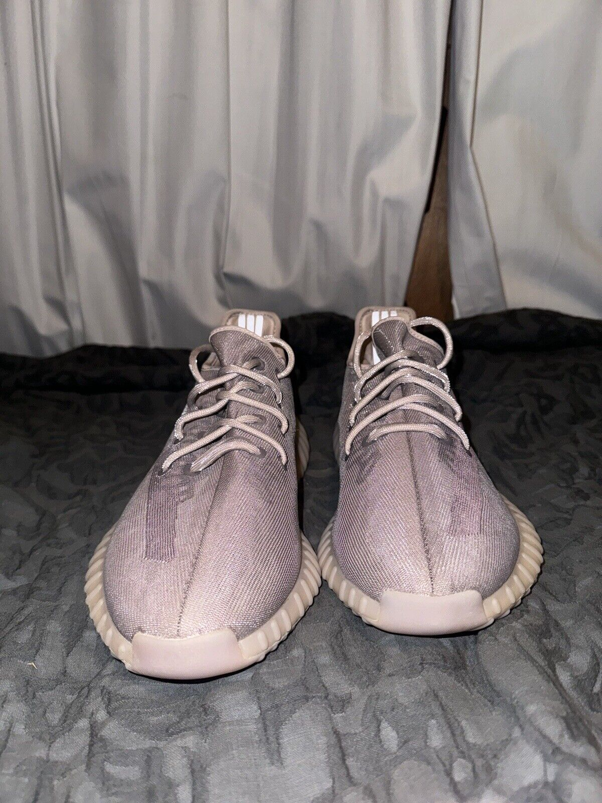 AH Adidas Yeezy Boost 350 V2 Mono Mist review Alexandra Corena. 03