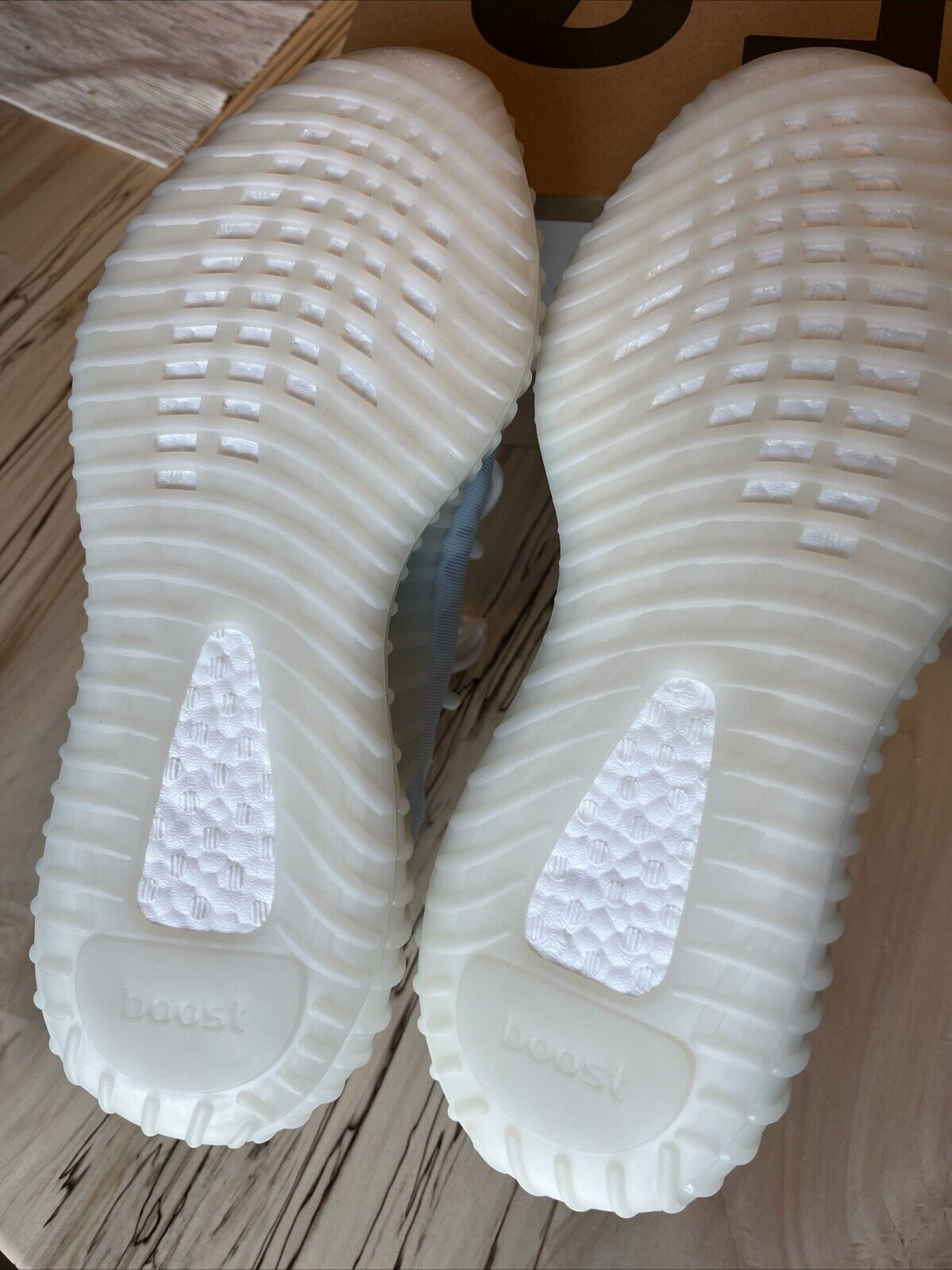 AH Adidas Yeezy Boost 350 V2 Mono Ice review Gustavo Cardenas 02