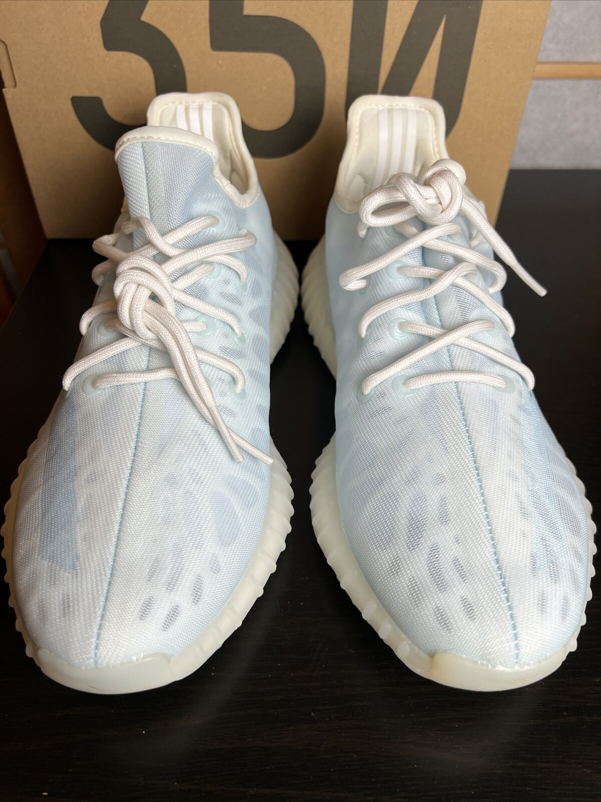 AH Adidas Yeezy Boost 350 V2 Mono Ice review Makda 01