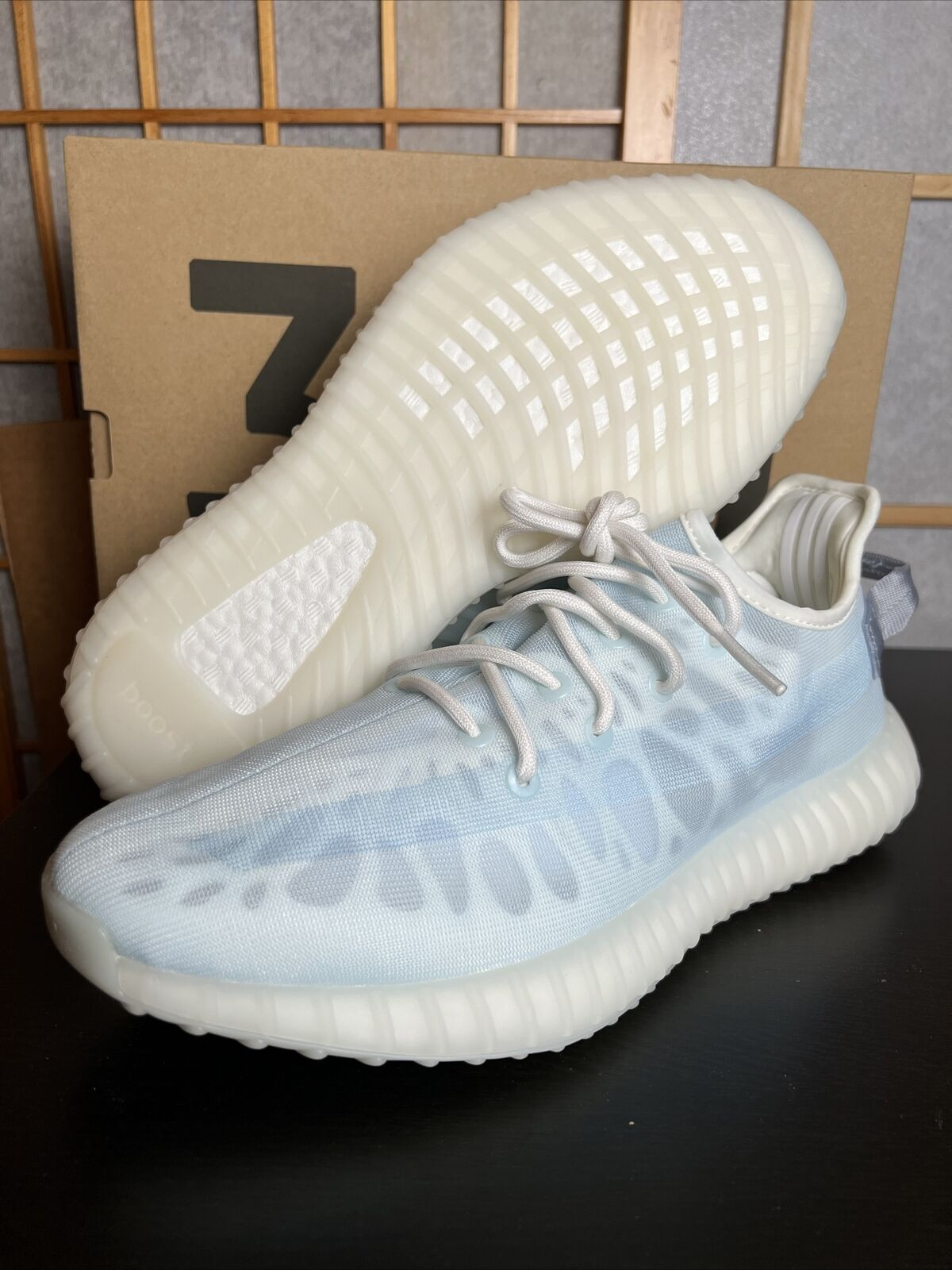 AH Adidas Yeezy Boost 350 V2 Mono Ice review Makda 02