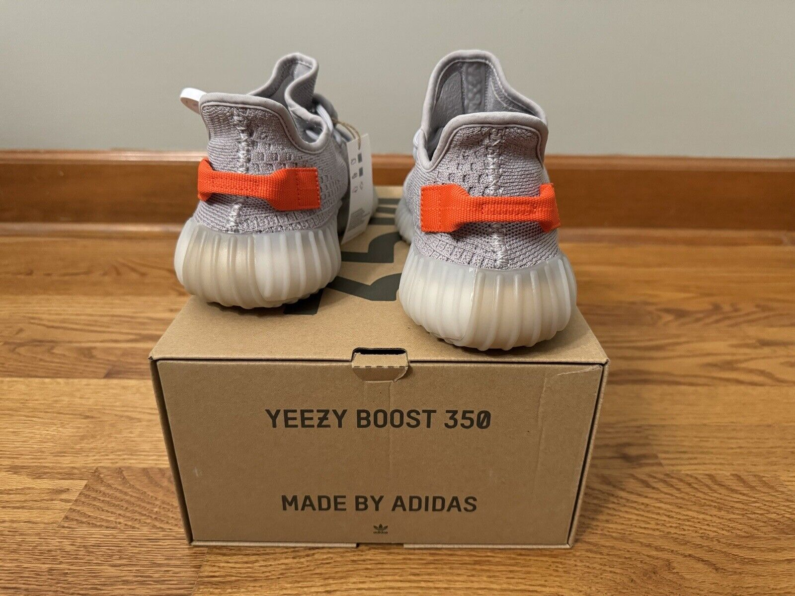 HK Adidas Yeezy Boost 350 V2 “Tail Light” review Tran Duc Hiep 01