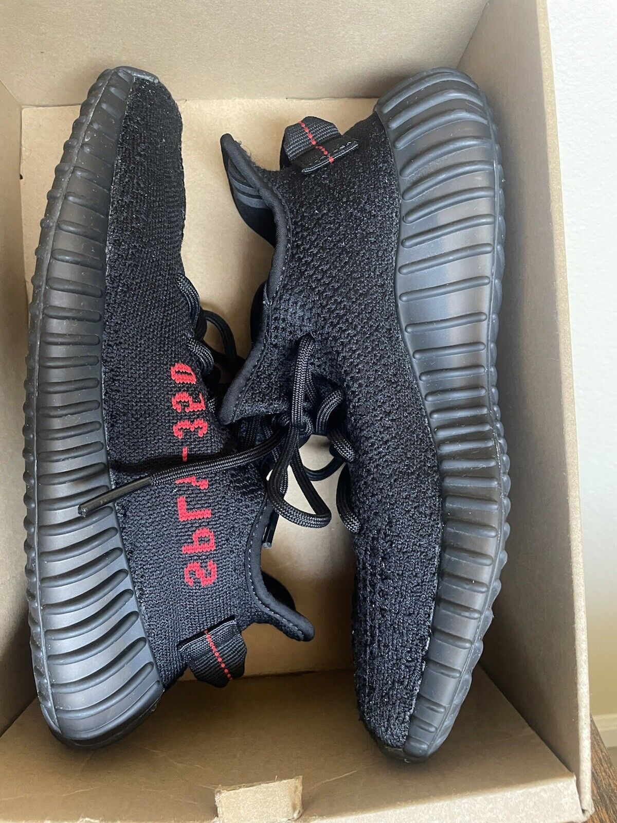 HK Adidas Yeezy Boost 350 V2 Bred review BIGG ANT 02
