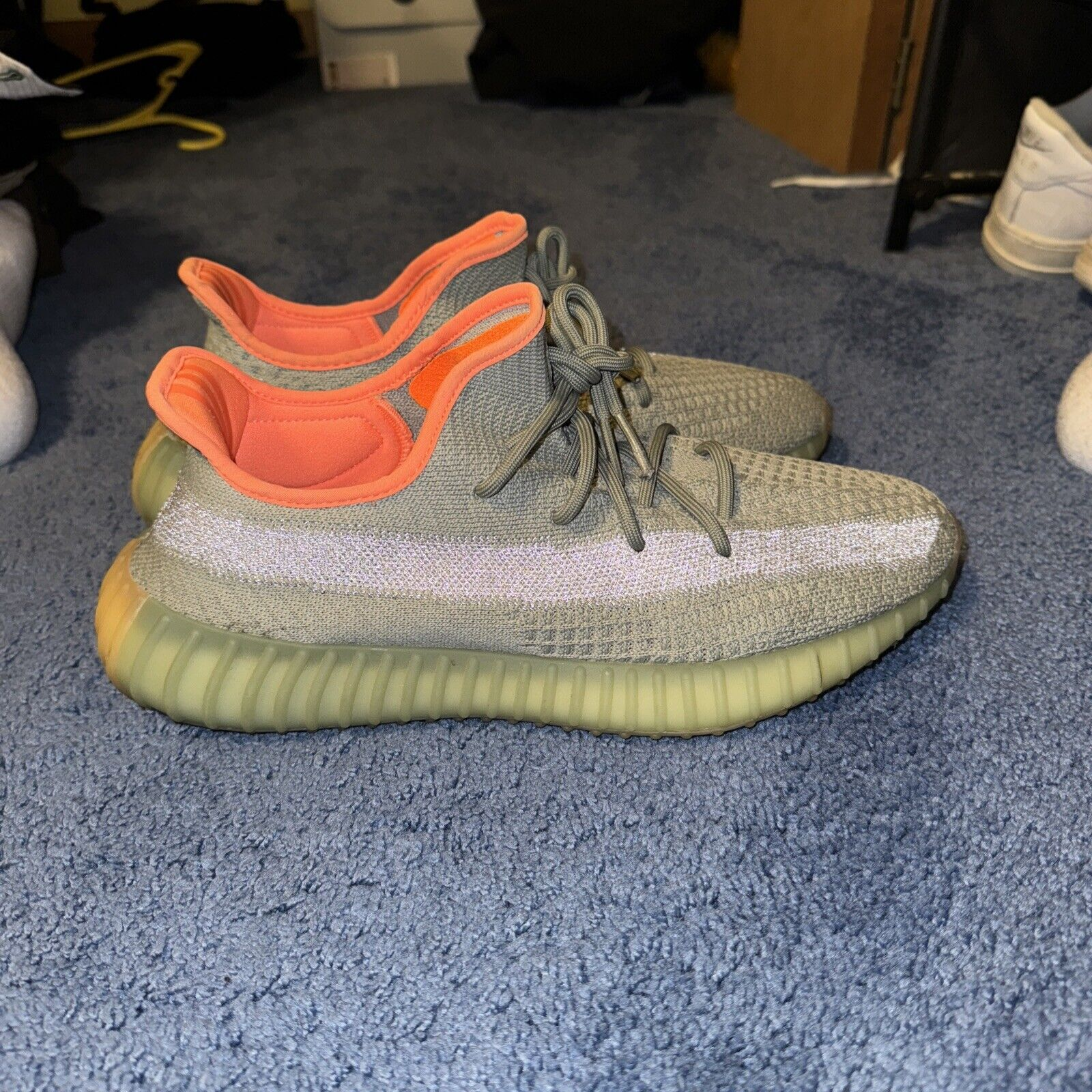 HK Adidas Yeezy Boost 350 V2 “Desert Sage” review Block 01