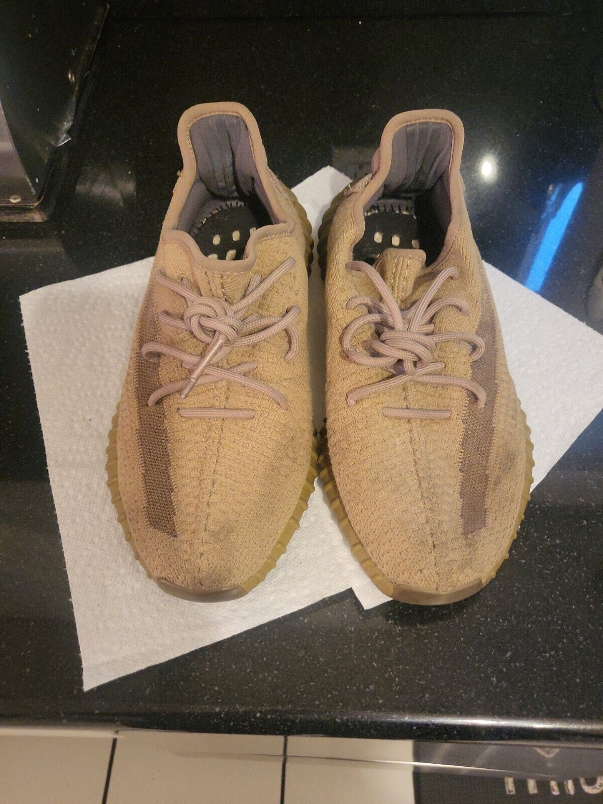 HK Adidas Yeezy Boost 350 V2 “Earth” review George W. Johnson