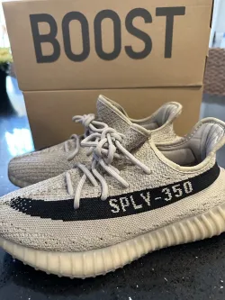 HK Adidas Yeezy Boost 350 V2 Slate review Nidia 02