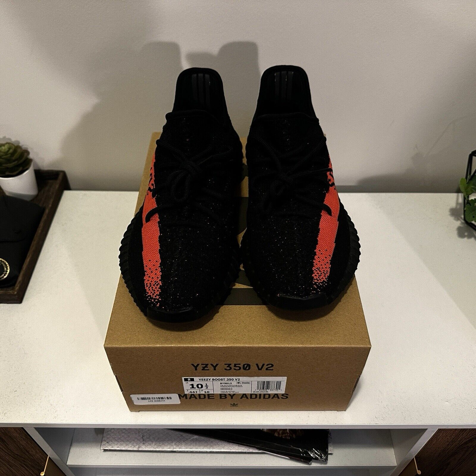 HK Adidas Yeezy Boost 350 V2 “Core Black Red” review Gigi 01