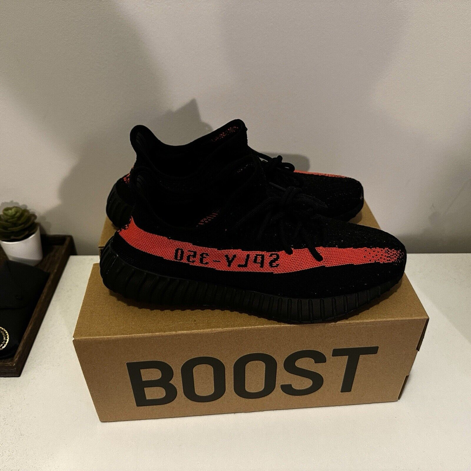 HK Adidas Yeezy Boost 350 V2 “Core Black Red” review Gigi 03