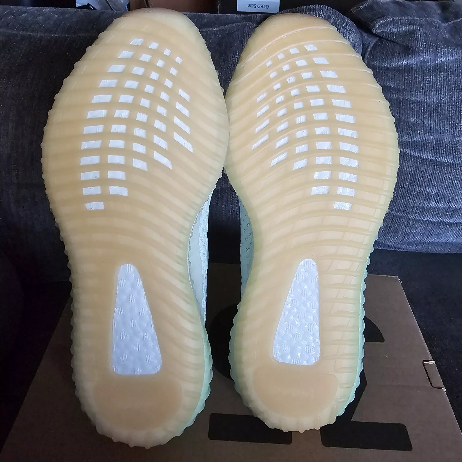 HK Adidas Yeezy Boost 350 V2 Hyperspace review Wally rzaca 01