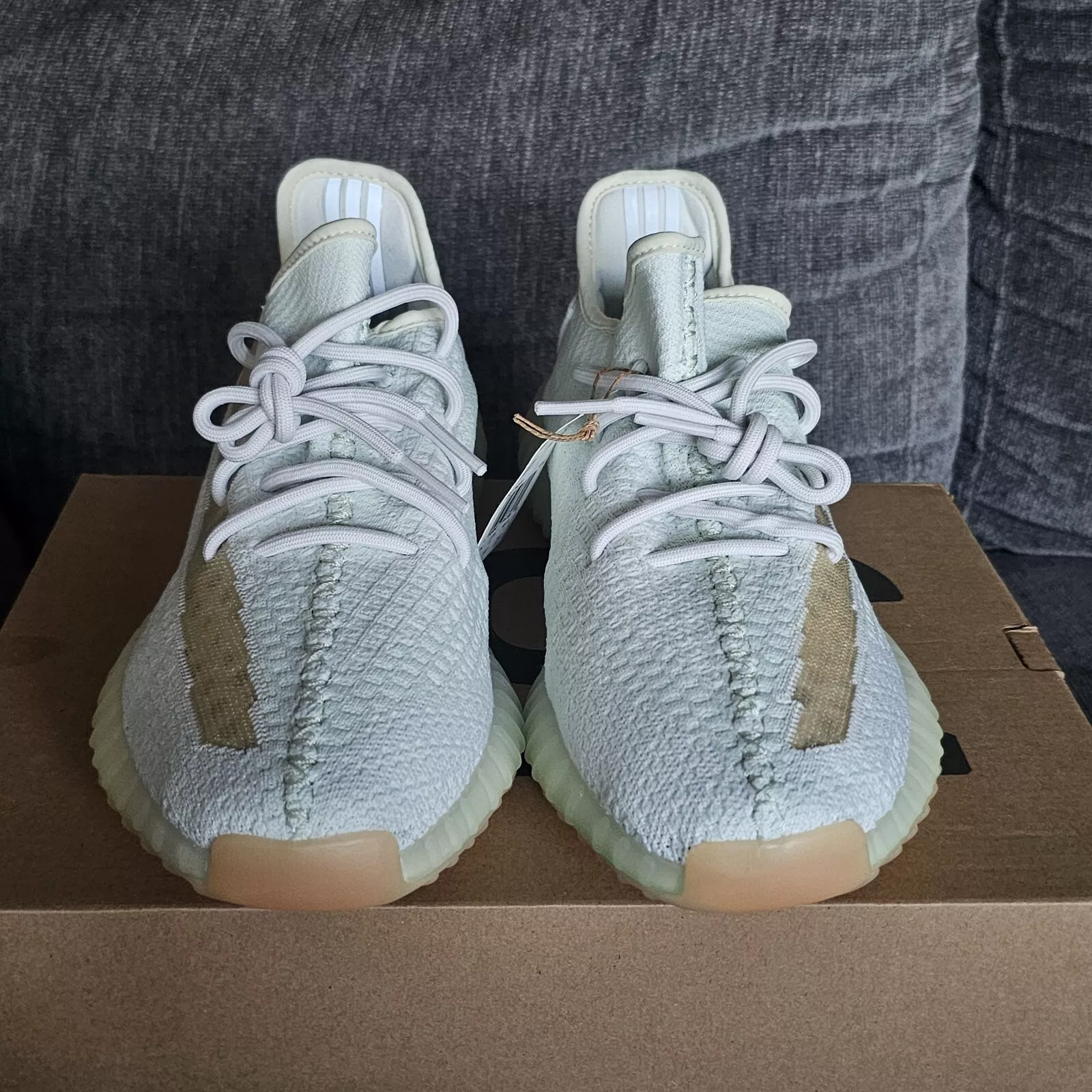 HK Adidas Yeezy Boost 350 V2 Hyperspace review Wally rzaca 02