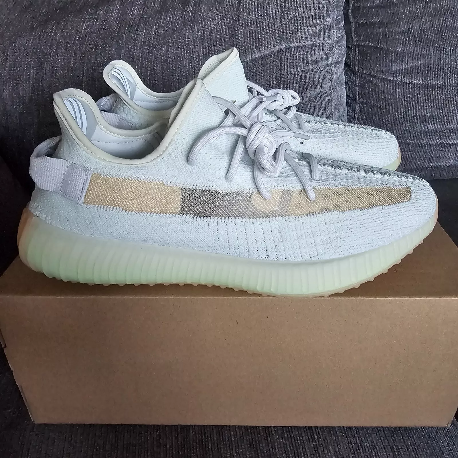 HK Adidas Yeezy Boost 350 V2 Hyperspace review Wally rzaca 03
