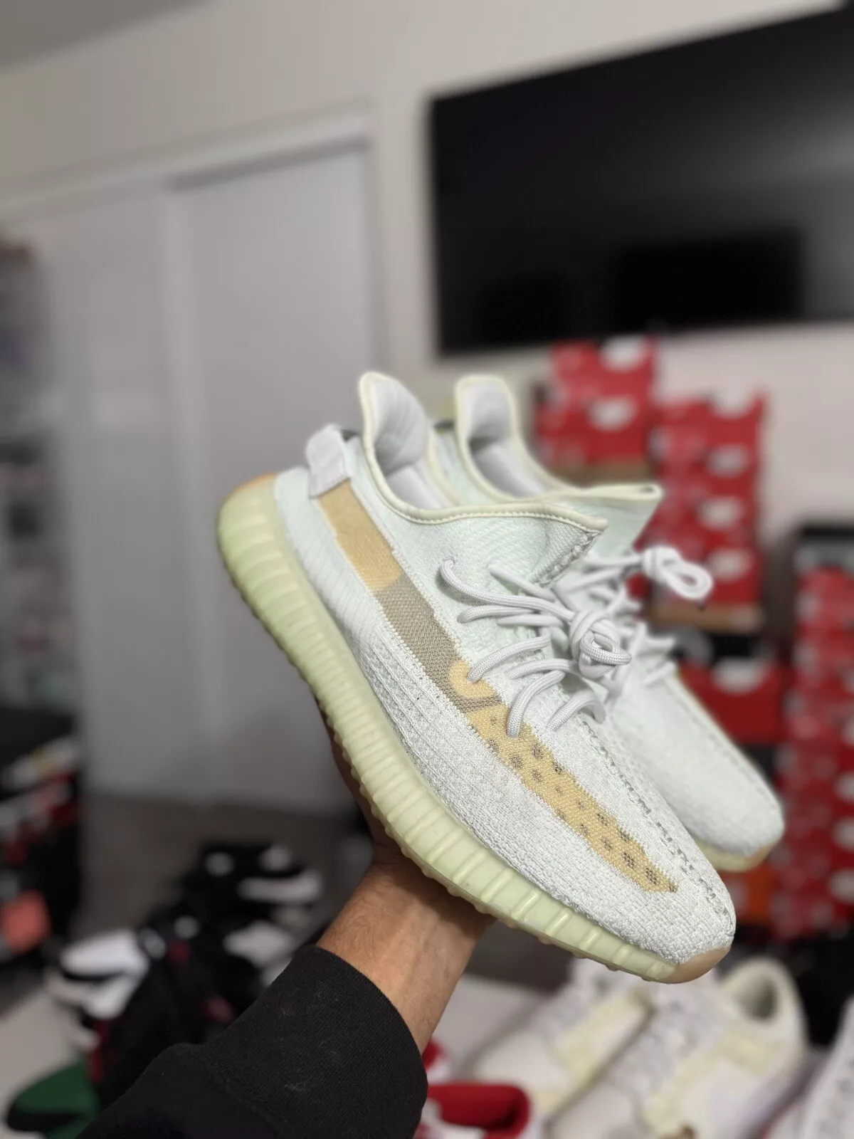 HK Adidas Yeezy Boost 350 V2 Hyperspace review Jackie
