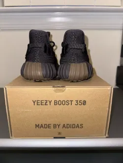 HK Adidas Yeezy Boost 350 V2 Cinder review Andre L. Ouellette 01