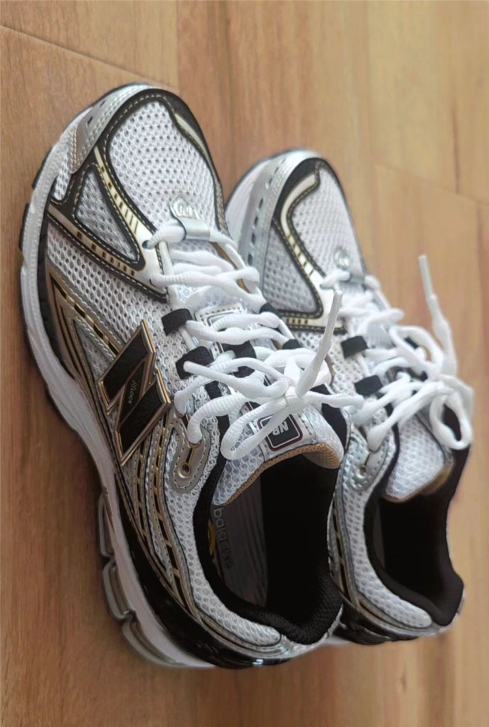 NEW BALANCE White Silver review Belly 01