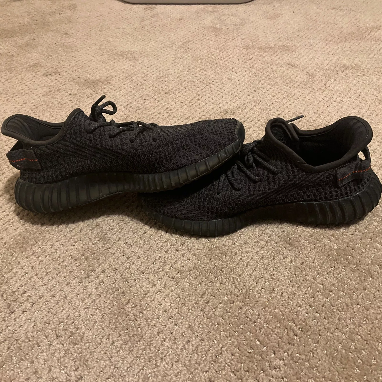 HK Adidas Yeezy Boost 350 V2 Black review Reader 02