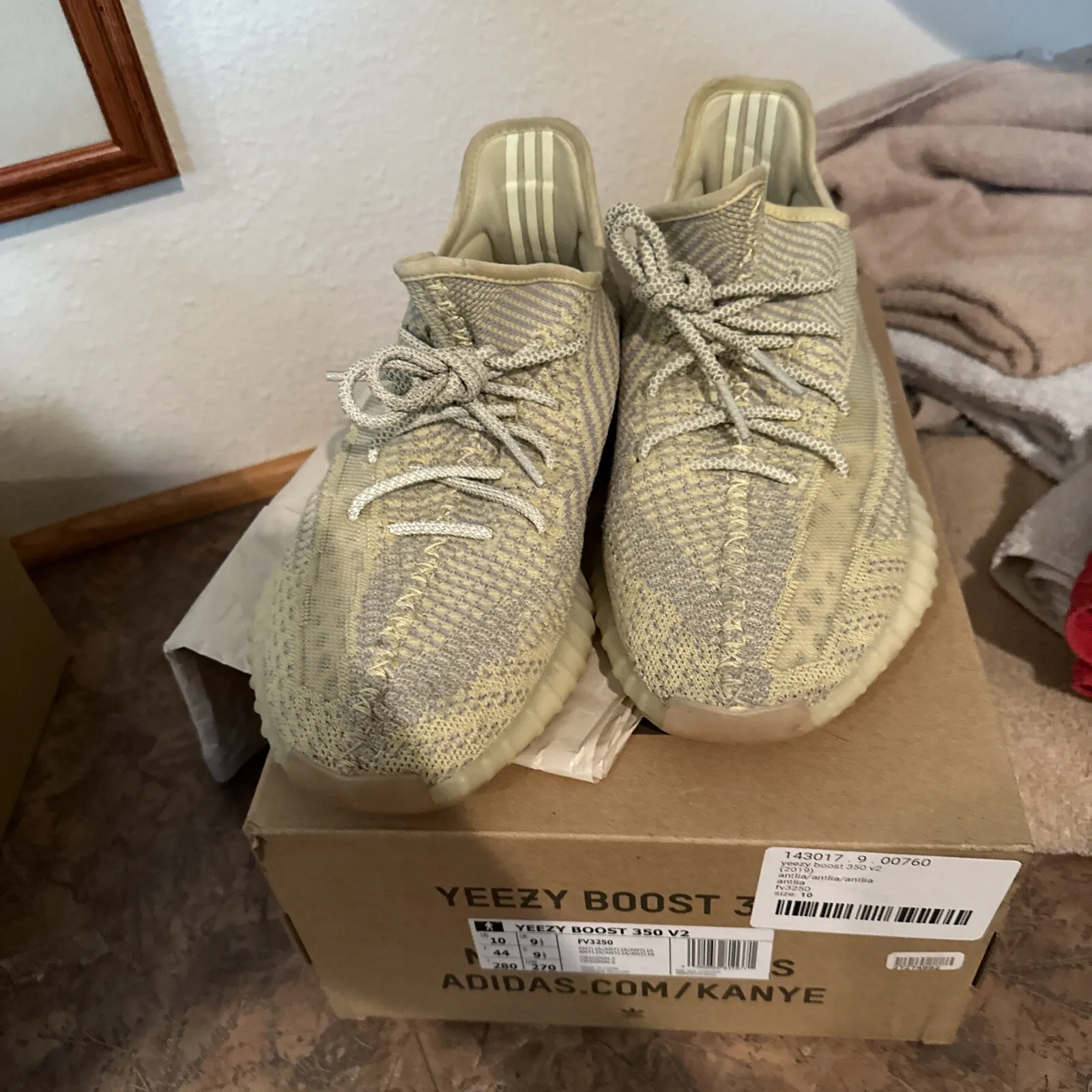 AH Adidas Yeezy 350 Boost V2 "Antlia Reflective"  review Carnegie girl 01