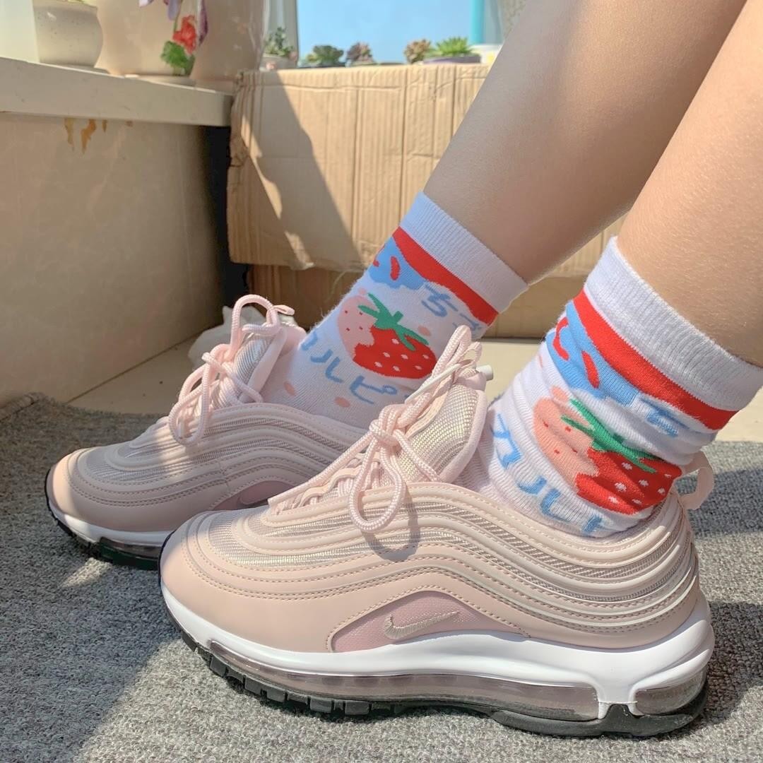 Nike Air Max 97 Barely Rose review Ava 02