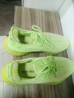 AH Yeezy Boost 350 V2 "Glow In The Dark"  review Alexis Lynn 01