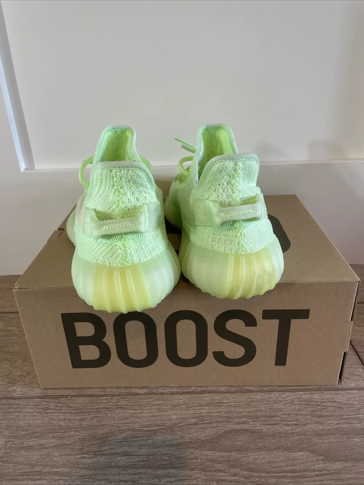 AH Yeezy Boost 350 V2 "Glow In The Dark"  review Irma 01
