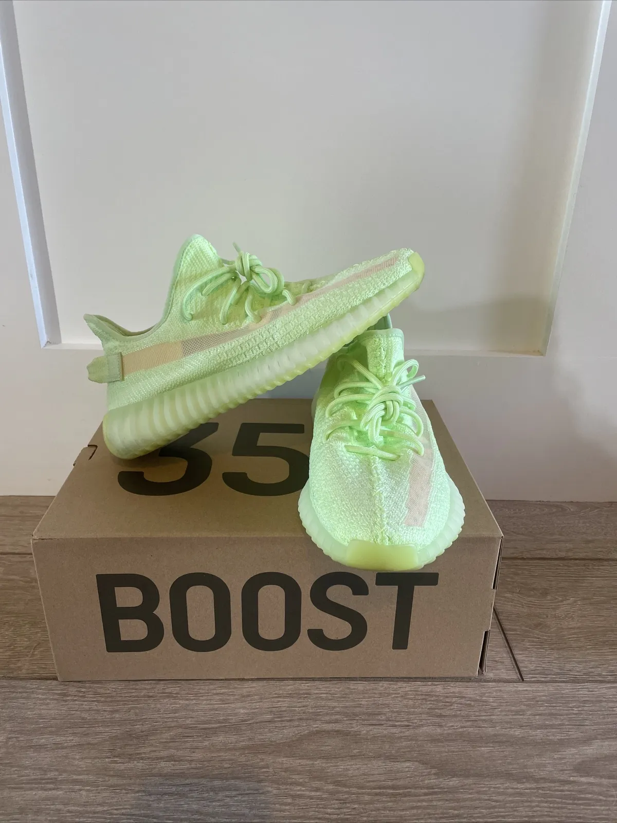 AH Yeezy Boost 350 V2 "Glow In The Dark"  review Irma 02