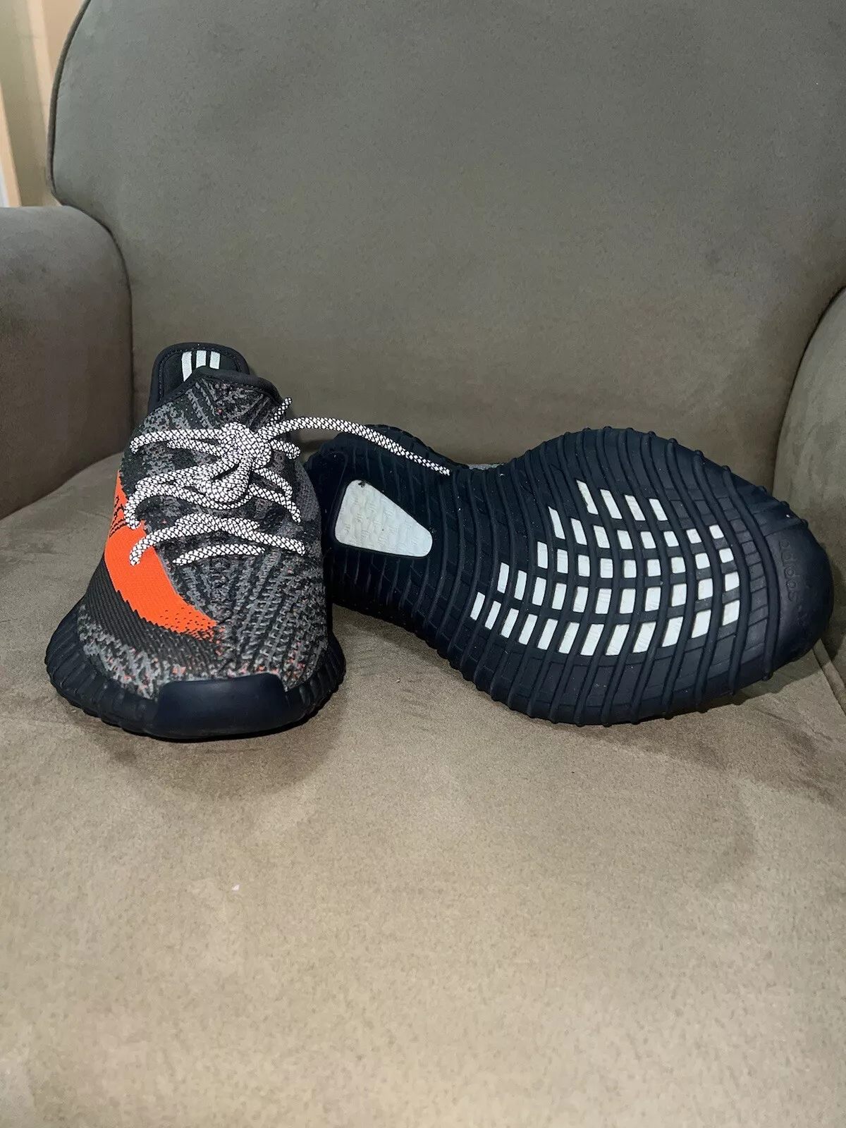 HK Adidas Yeezy Boost 350 V2 Dark Beluga review Roshan 02