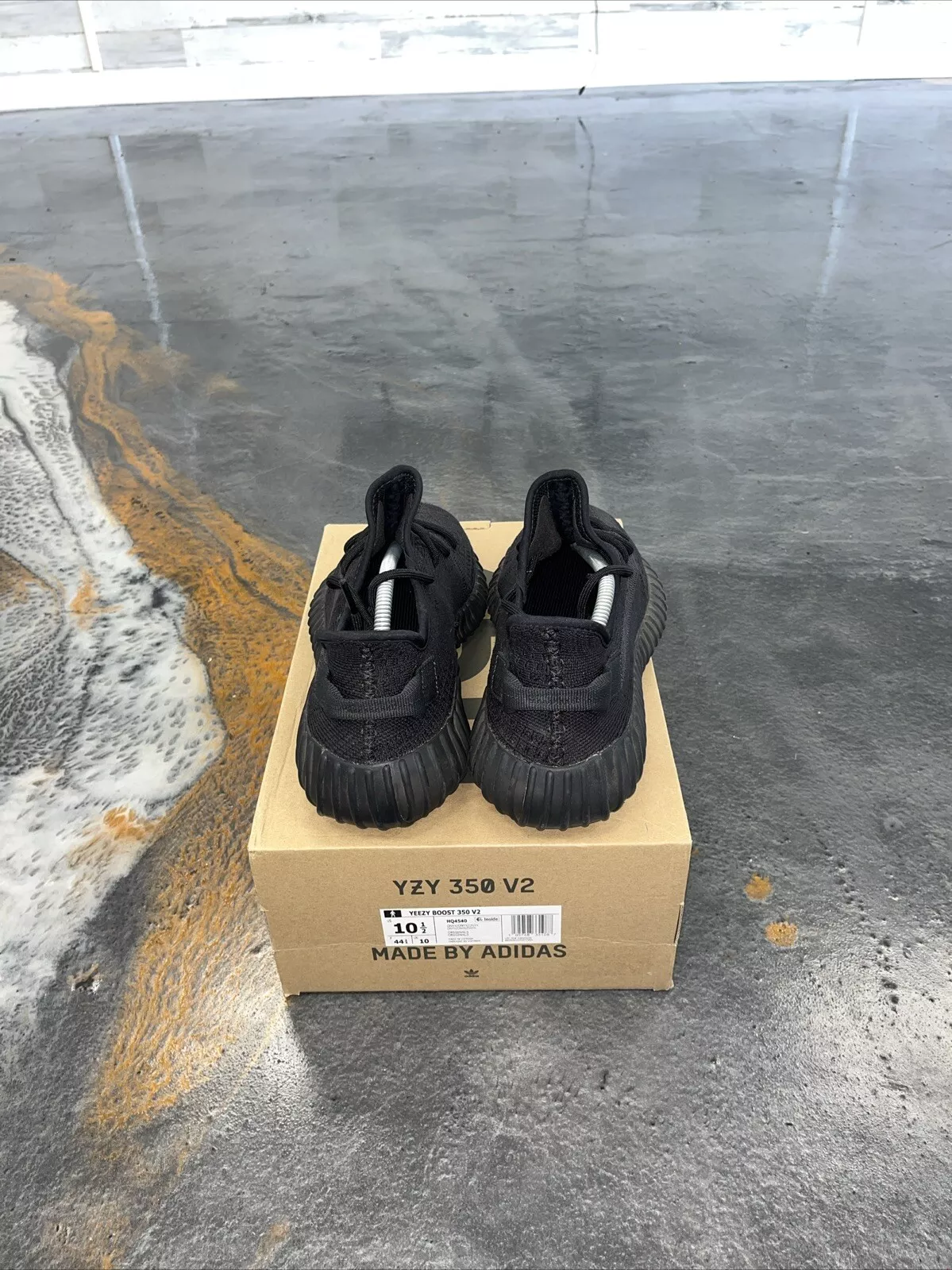 HK Adidas Yeezy Boost 350 V2 Onyx review Frank 01