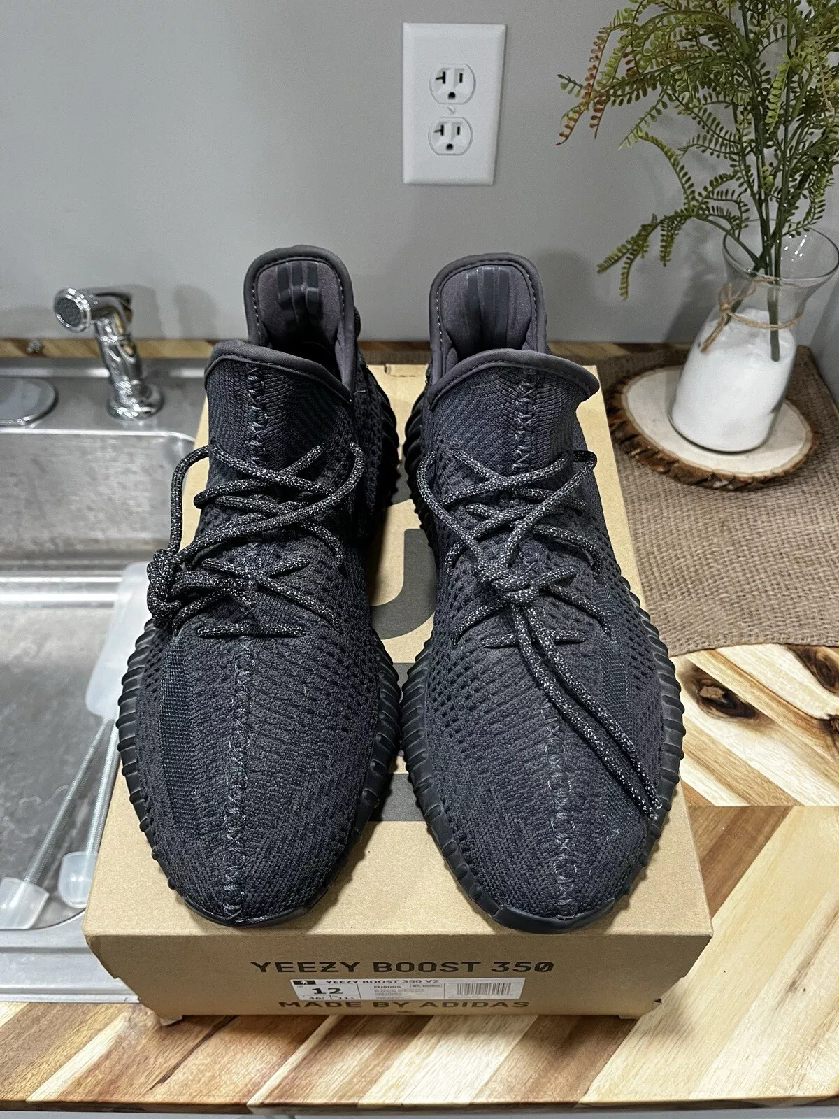 AH Adidas Yeezy Boost 350 V2 Black Reflective review Reinaldo R. 02