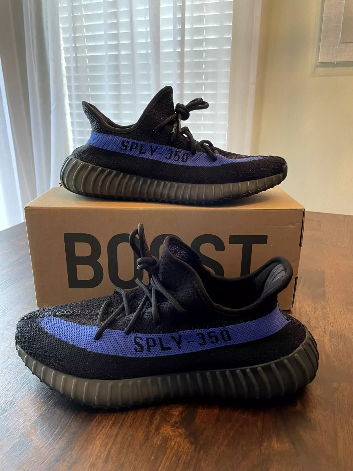 HK Adidas Yeezy Boost 350 V2 Black Blue review Nunzia p. 01