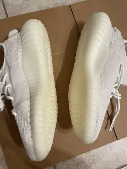HK Adidas Yeezy Boost 350 V2 Bone review Daphne 02