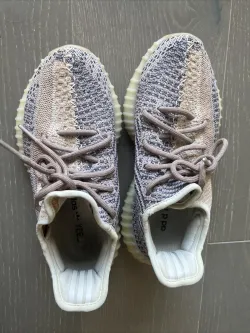 HK Adidas Yeezy Boost 350 V2 Ash Pearl review Dennis Geitman II 02