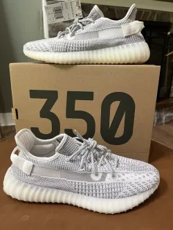 AH Adidas Yeezy 350 Boost V2 “Static Reflective” review Curiosity 02