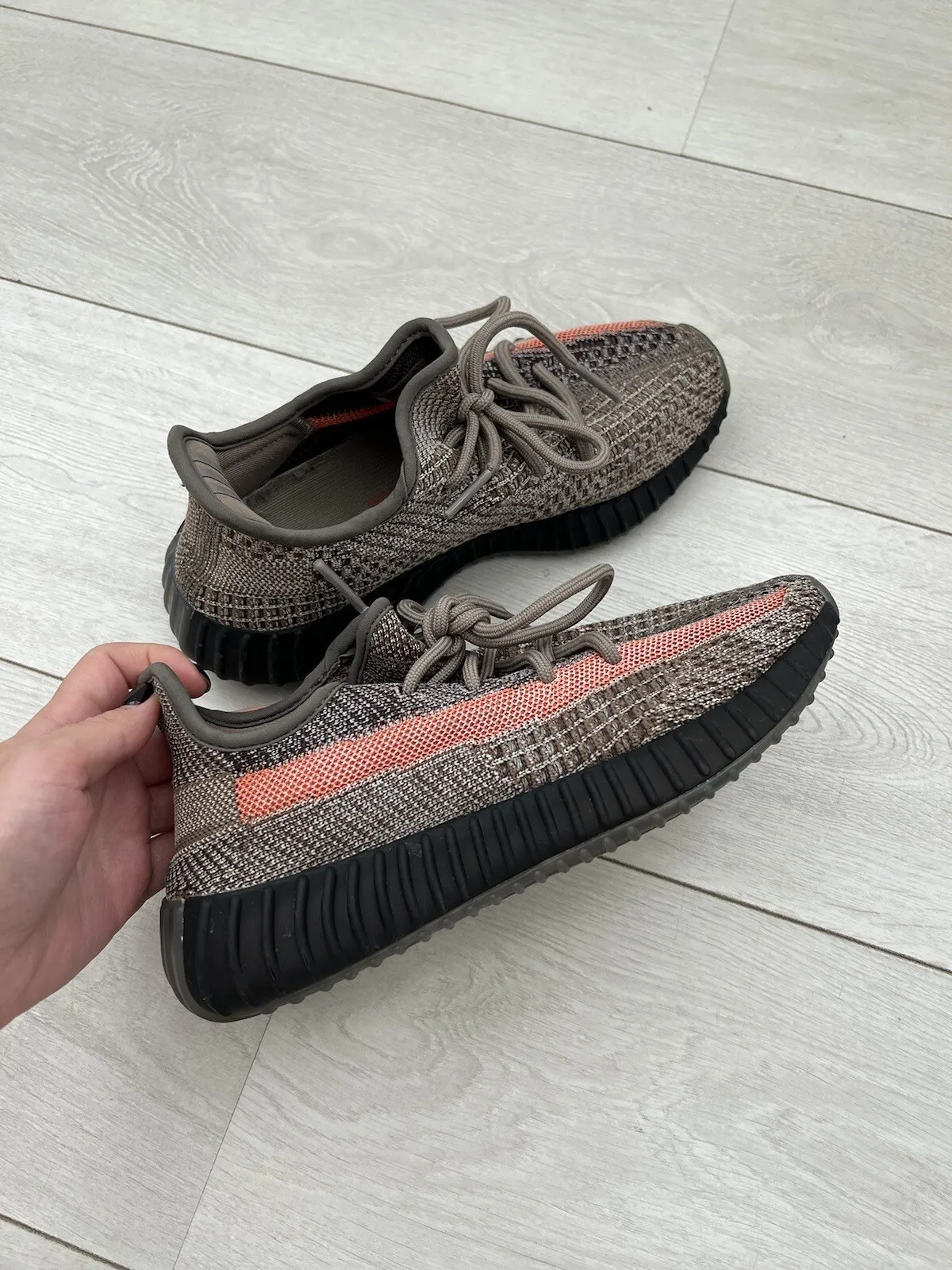 HK Adidas Yeezy Boost 350 V2  “Ash Stone review S. Leland