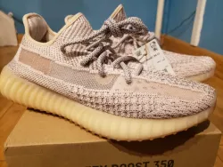 HK Adidas Yeezy Boost 350 V2 Synth review Jane Eyre 02