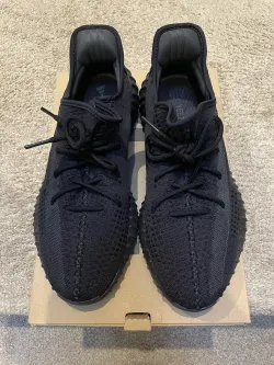 OG Adidas Yeezy Boost 350 V2 Onyx review Kierra 01