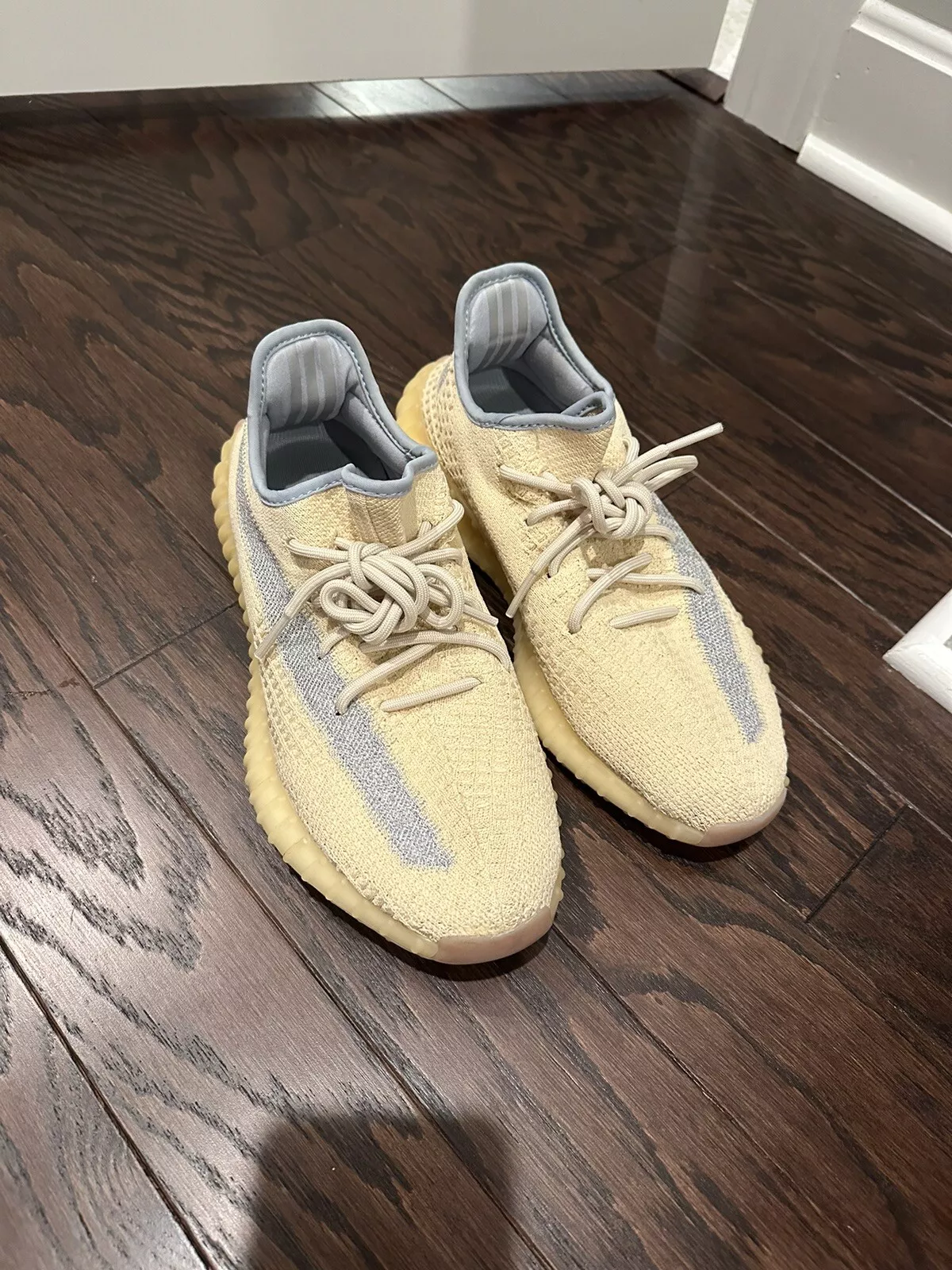 HK Adidas Yeezy Boost 350 V2 Linen review Kemesha jackson 01