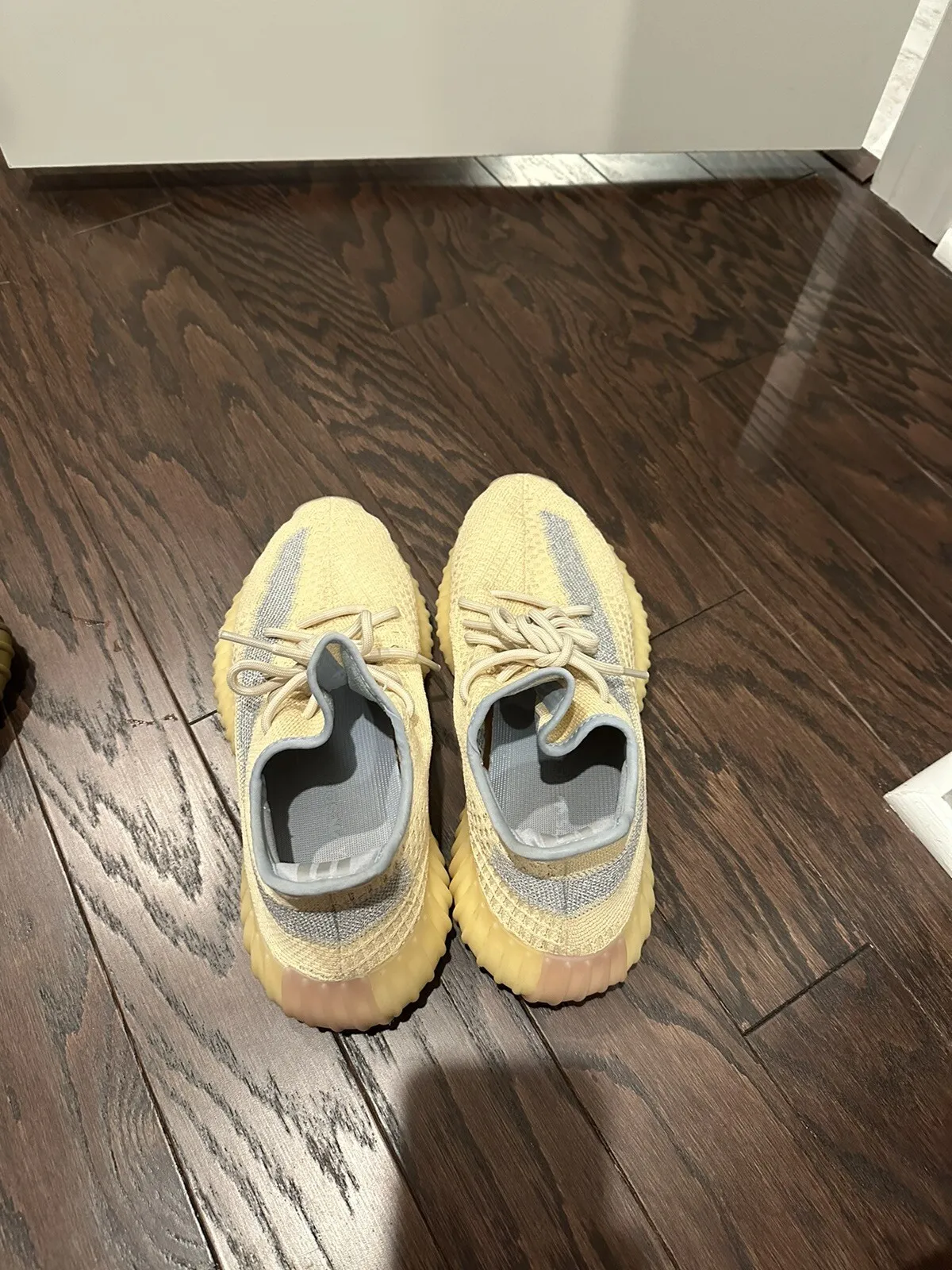 HK Adidas Yeezy Boost 350 V2 Linen review Kemesha jackson 02