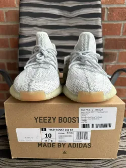 HK Adidas Yeezy Boost 350 V2  “Yeshaya” review FireWife 02