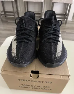 AH Adidas Yeezy Boost 350 V2 Core Black/White Real Boost review Pilar Sanchez 02