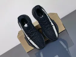 AH Adidas Yeezy Boost 350 V2 Core Black/White Real Boost review Michael Jones 01