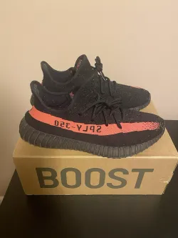 OG 350 V2 adidas Yeezy Boost 350 V2 “Core Black Red” review Tran Duc Hiep 02