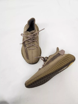 OG Adidas Yeezy Boost 350 V2 “Earth” review Georgia Demontagnac 01
