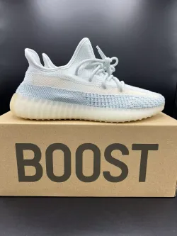 OG Adidas Yeezy Boost 350 V2 Cloud White review Clothildes Tate 01