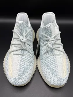 OG Adidas Yeezy Boost 350 V2 Cloud White review Clothildes Tate 02