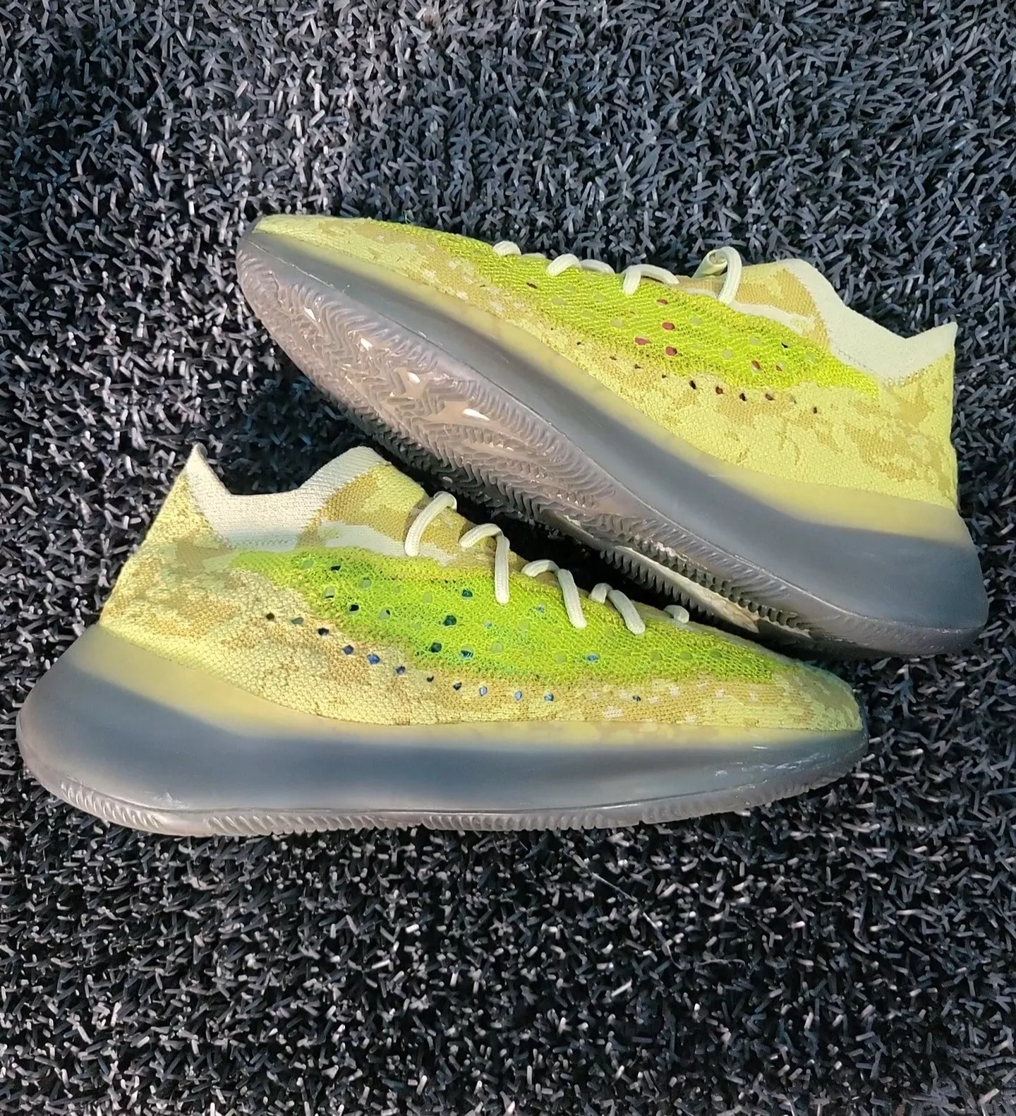 AH Adidas Yeezy Boost 380 Hylte Glow FZ4990 review Alicia Torres 01