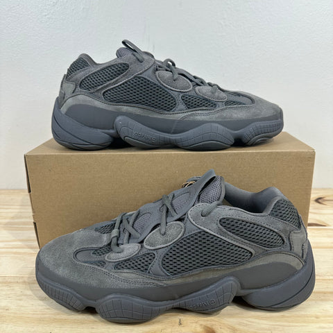 AH Adidas Yeezy 500 Granite review Martina Mota 01