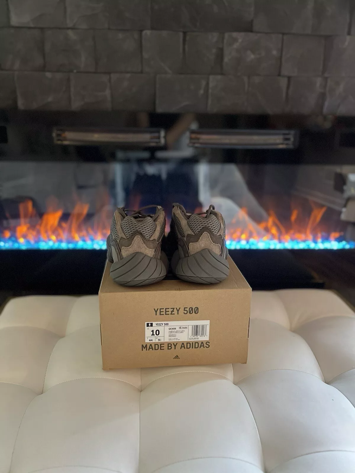 AH Adidas Yeezy 500 Brown Clay review Esperanza 02